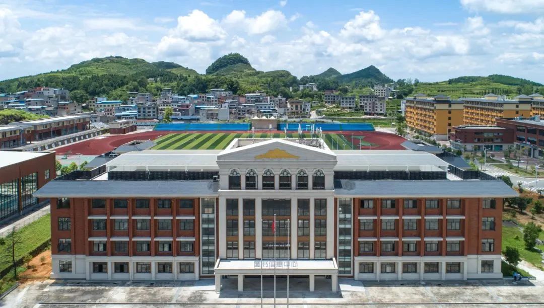 DeepSeek通知你，报读贵州铜仁数据职业学院的10大优势！
